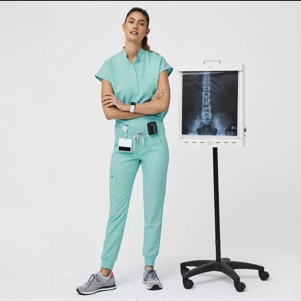 Figs Scrubs in Fresh Aqua Size Medium